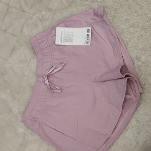 Lululemon inner glow high rise 3" shorts